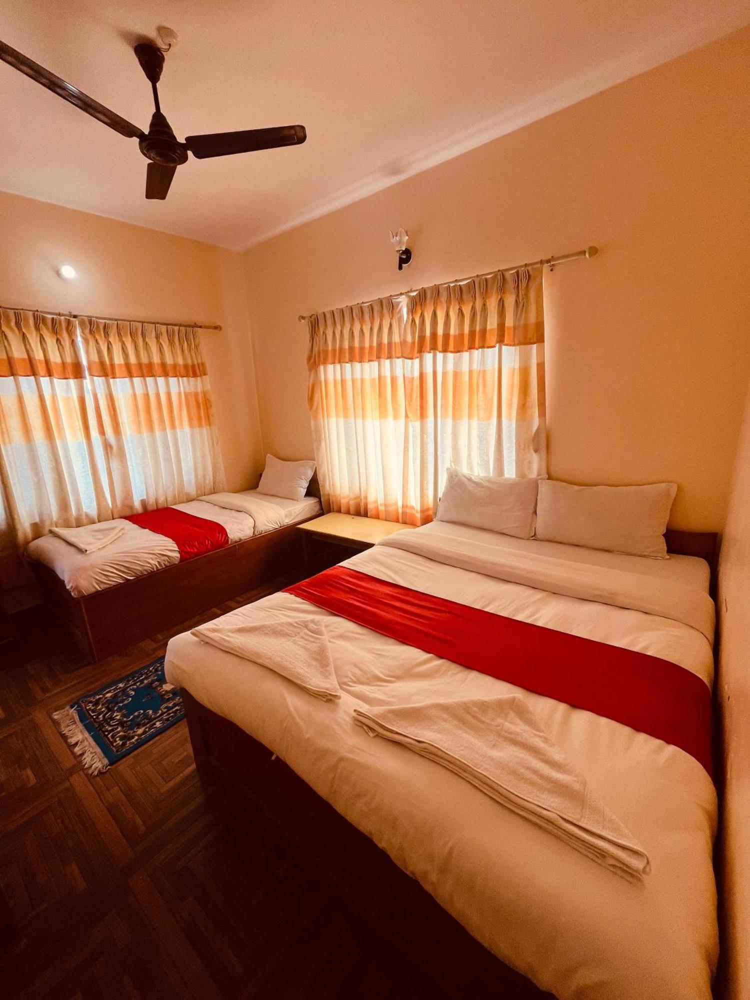 Hotel Global Inn Pokhara Kültér fotó