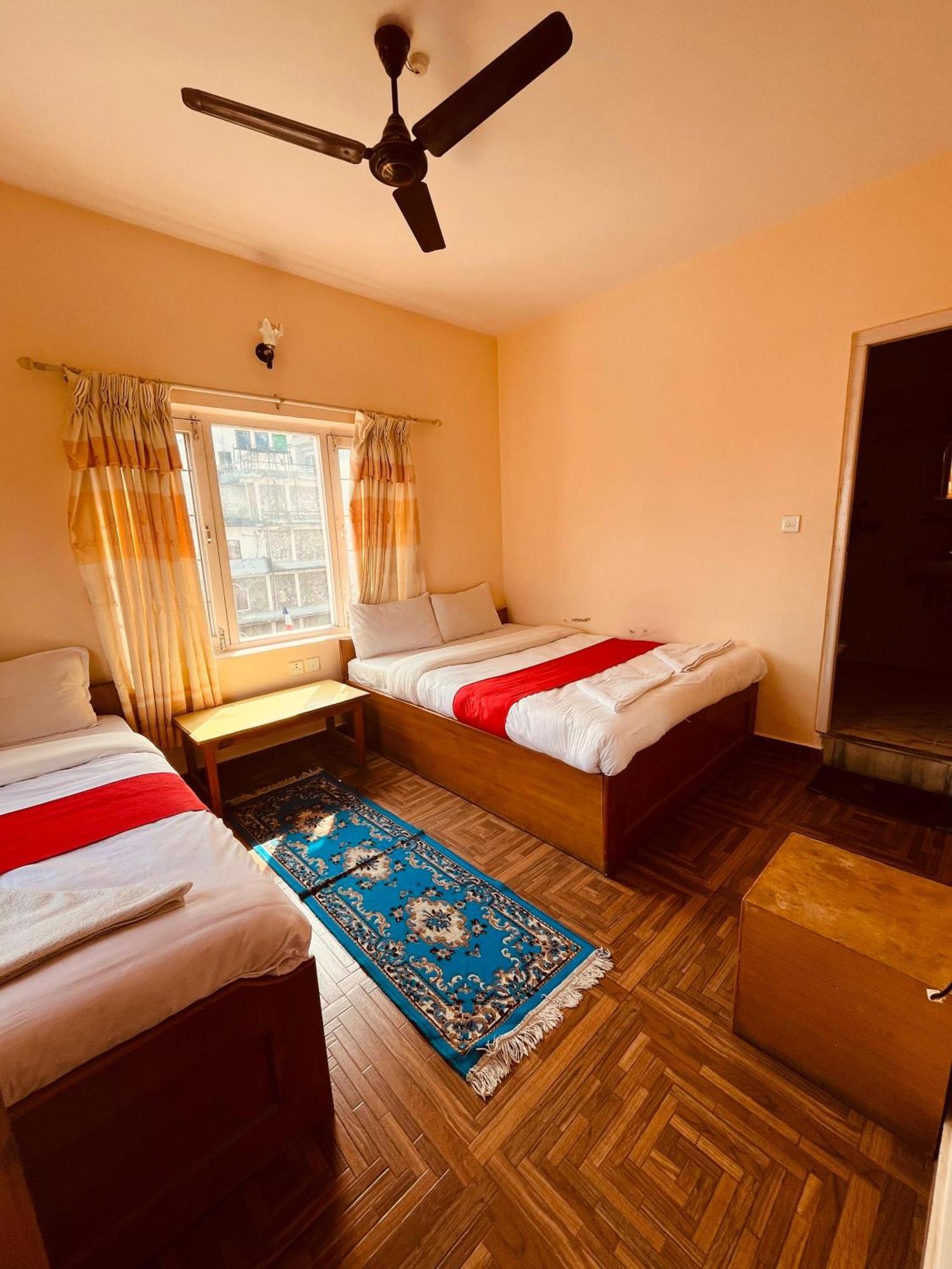 Hotel Global Inn Pokhara Kültér fotó