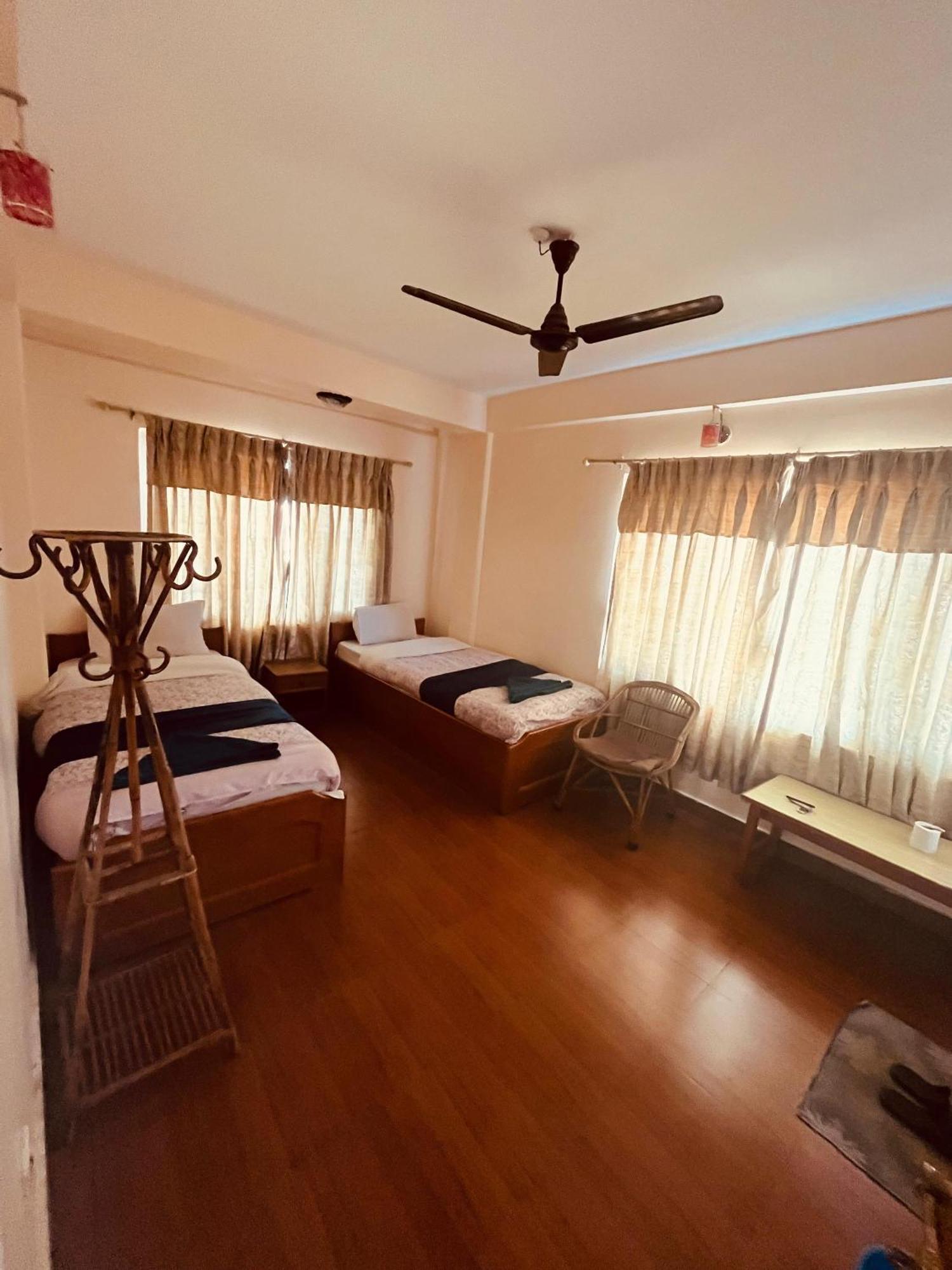 Hotel Global Inn Pokhara Kültér fotó