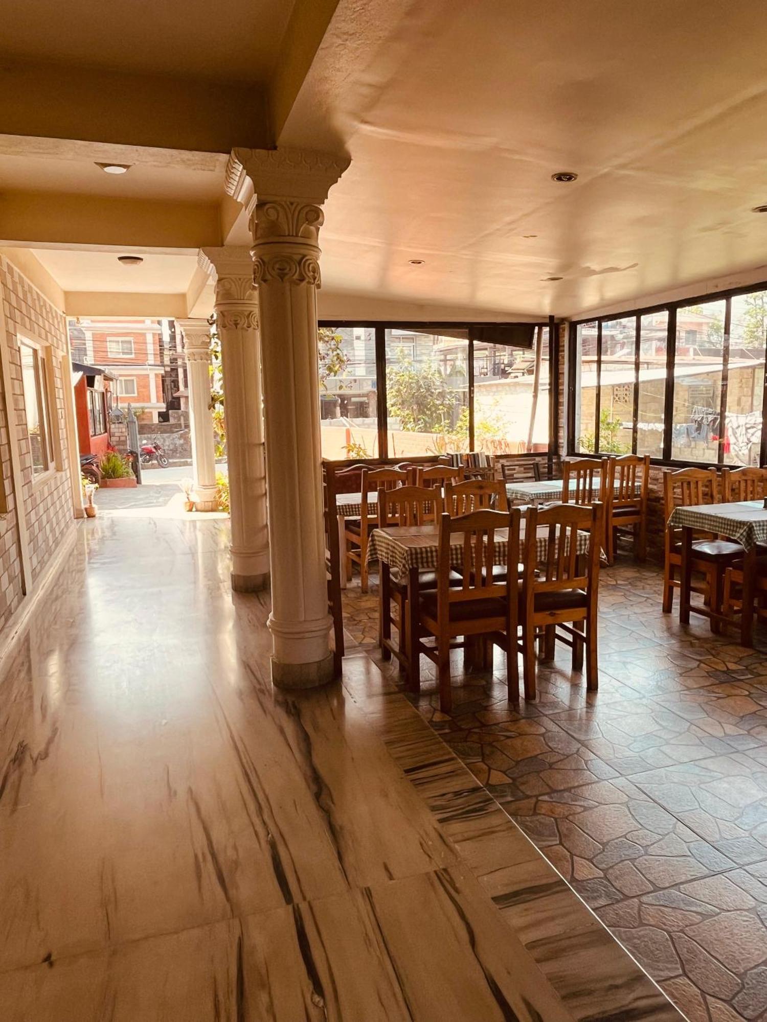 Hotel Global Inn Pokhara Kültér fotó
