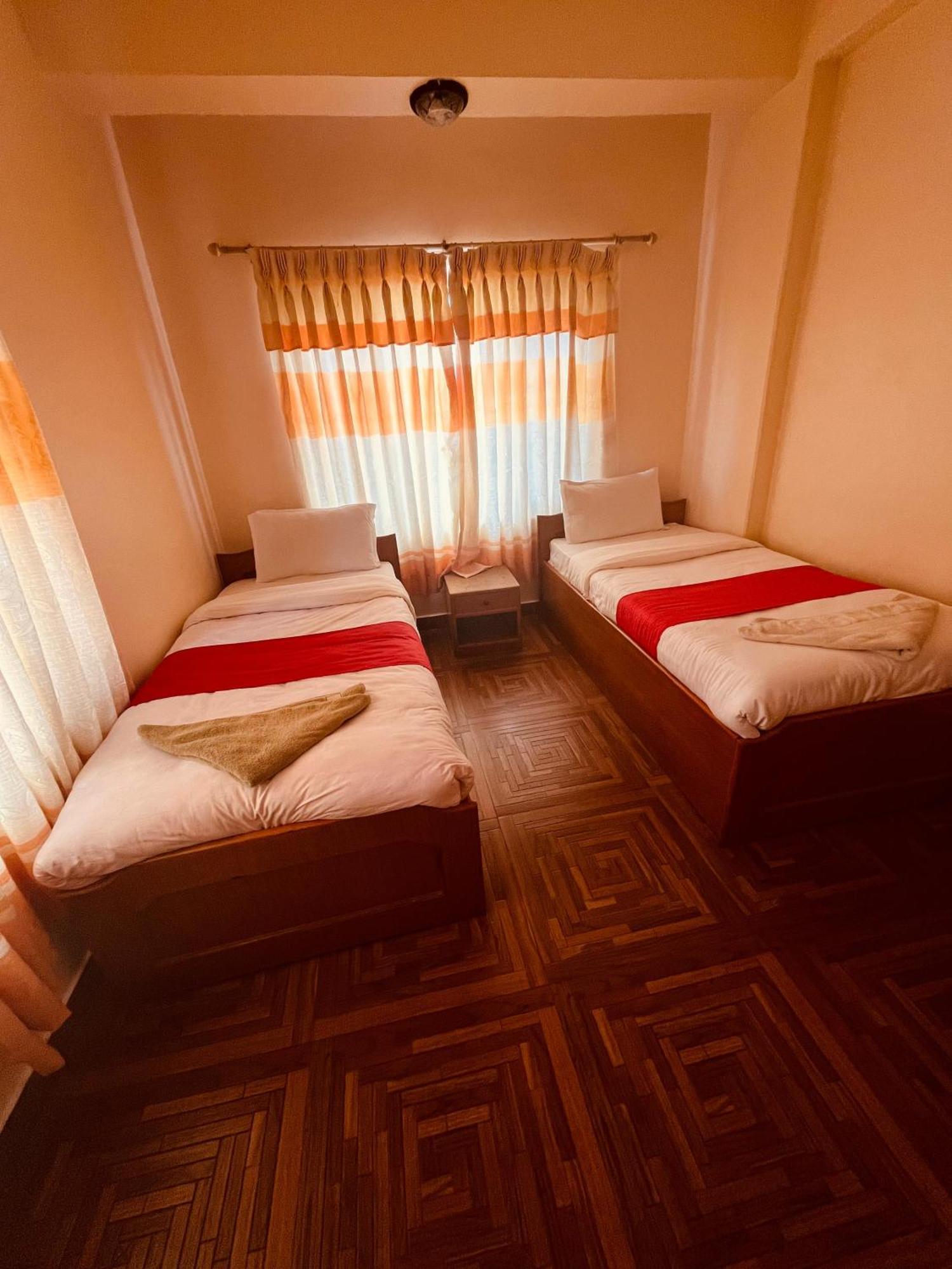 Hotel Global Inn Pokhara Kültér fotó