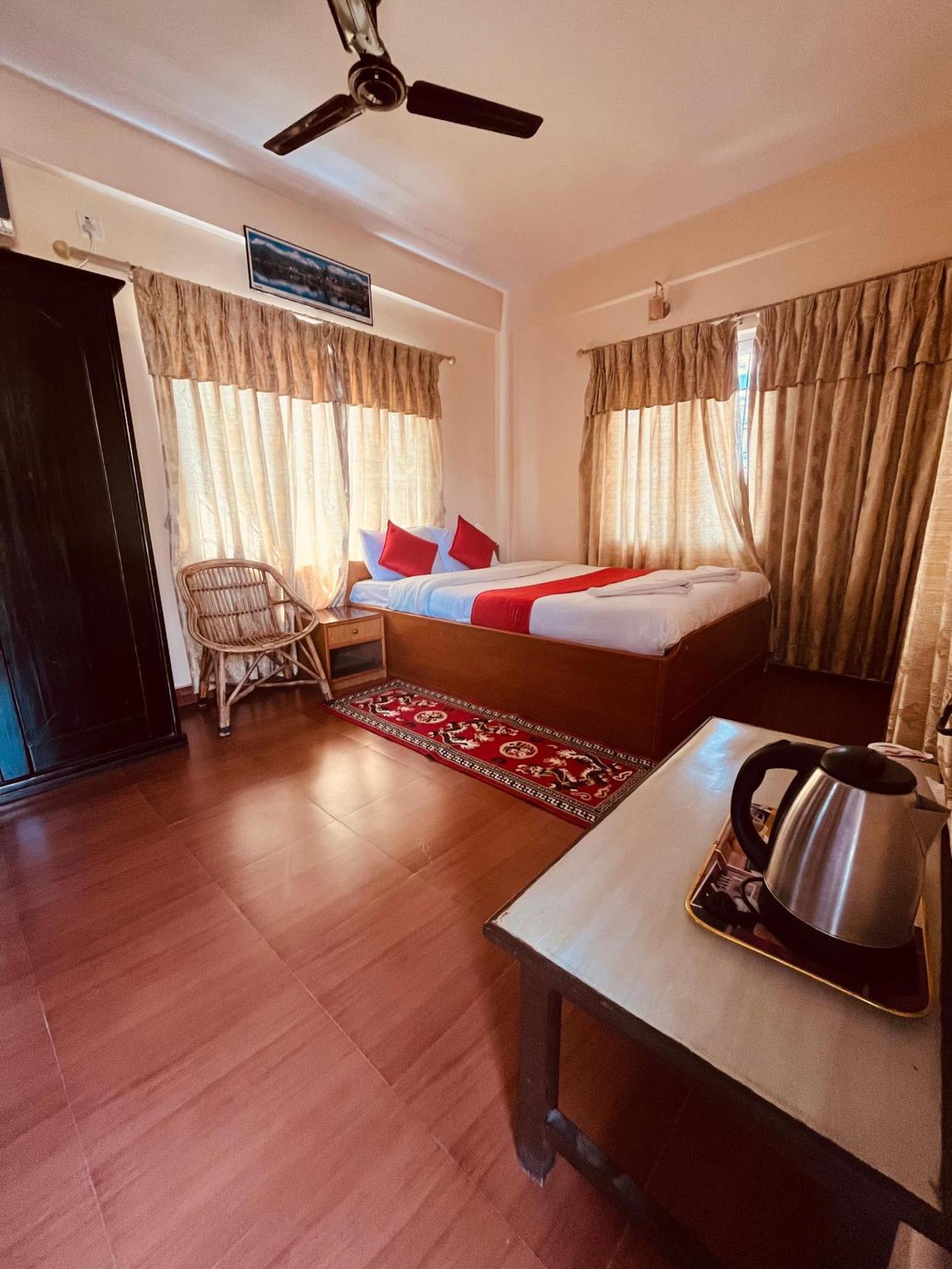 Hotel Global Inn Pokhara Kültér fotó