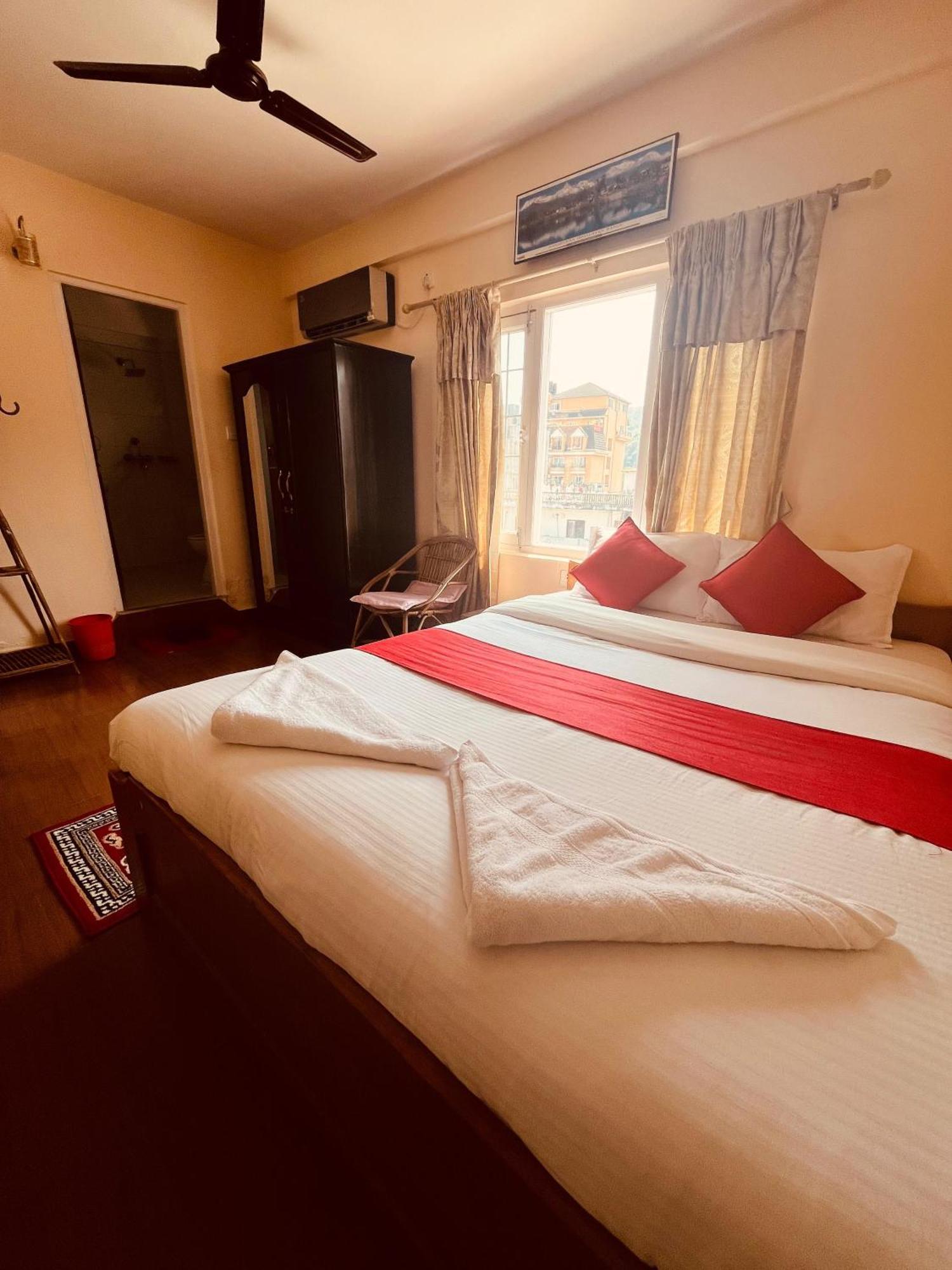 Hotel Global Inn Pokhara Kültér fotó