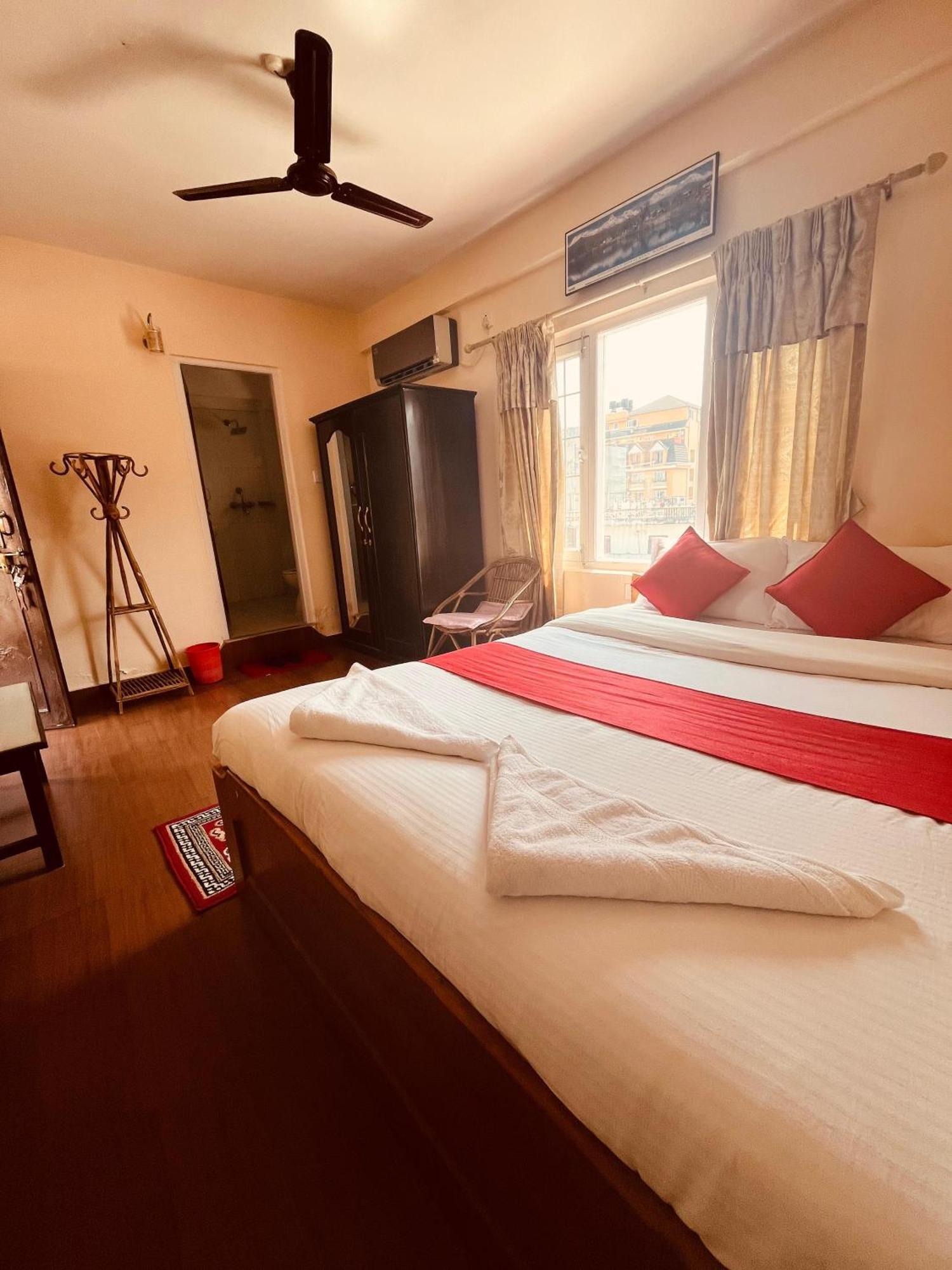 Hotel Global Inn Pokhara Kültér fotó